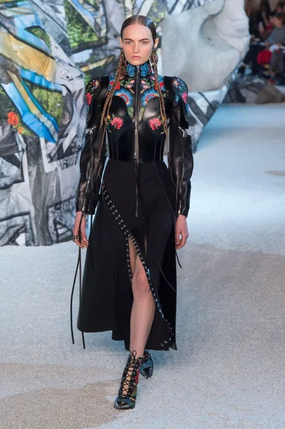 Look 17